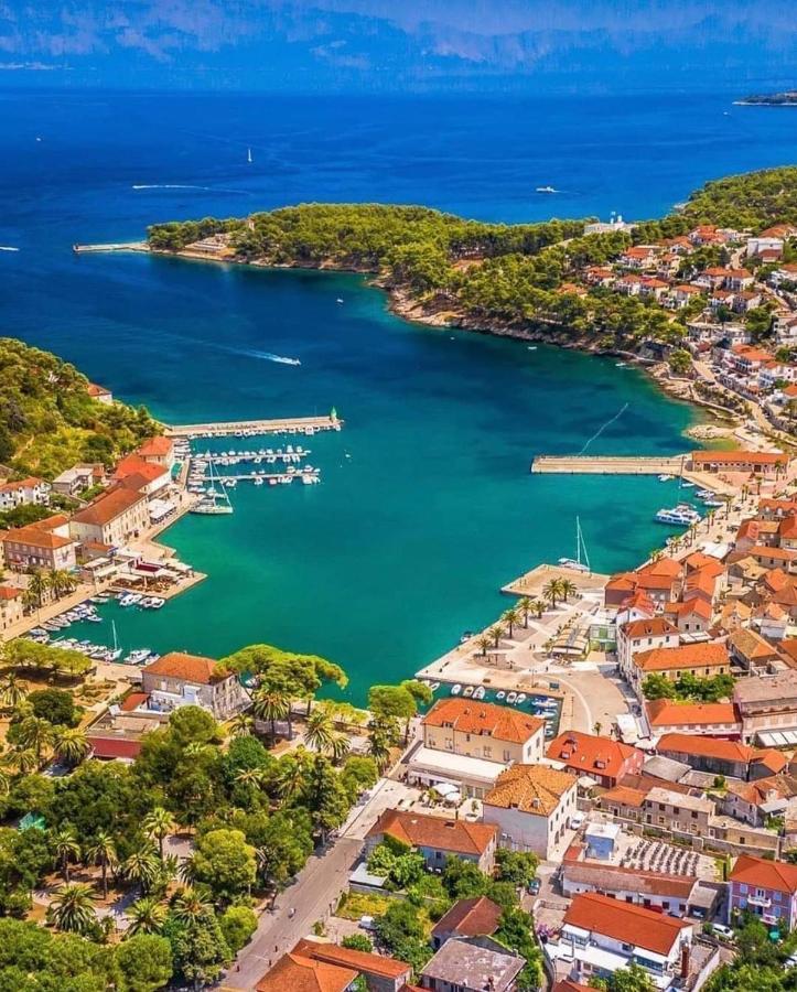 Apartments Nela Jelsa  Εξωτερικό φωτογραφία
