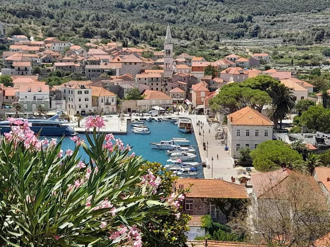 Apartments Nela Jelsa  Εξωτερικό φωτογραφία